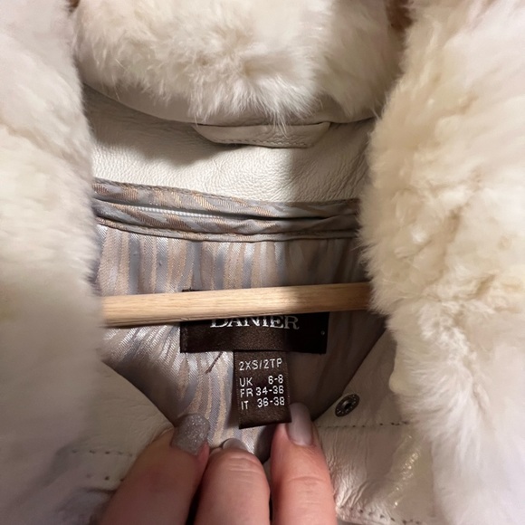 Danier Leather jacket with removable fur - Picture 3 of 3